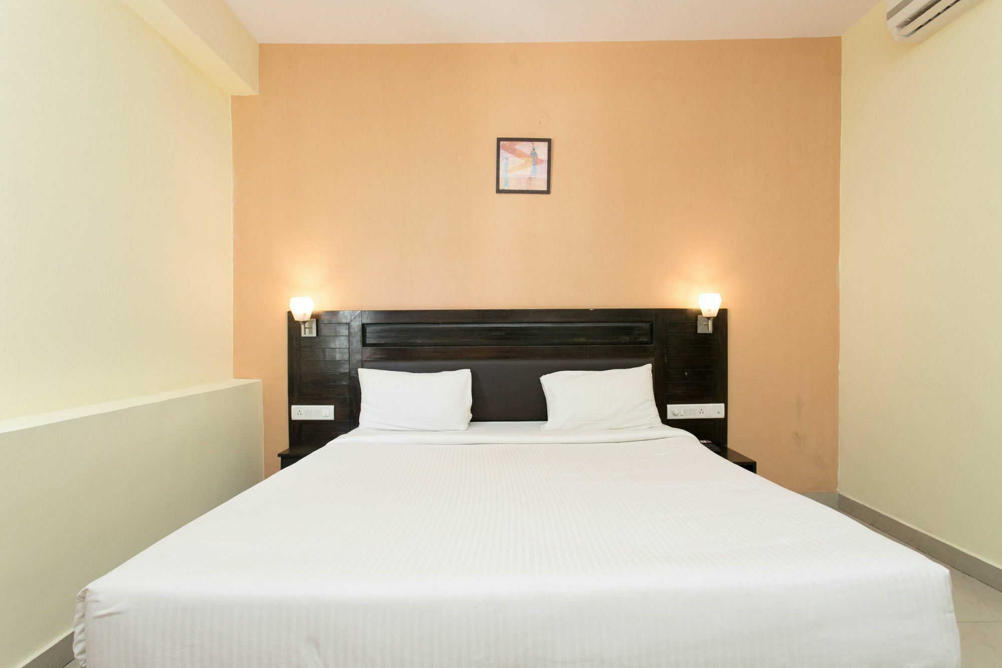Oyo 10378 Hotel Hibiscus Mayflower Bangalore Bagian luar foto