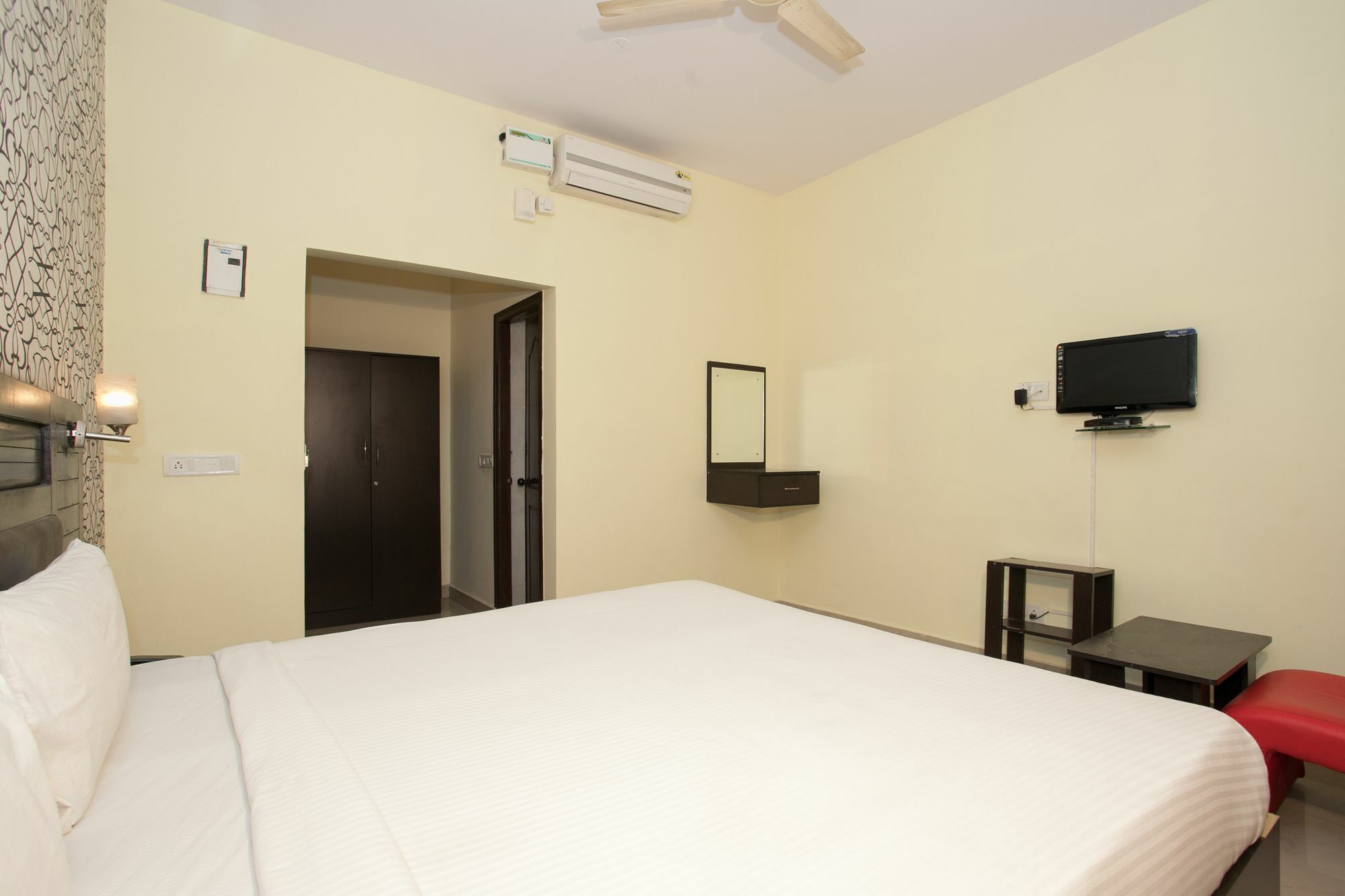 Oyo 10378 Hotel Hibiscus Mayflower Bangalore Bagian luar foto