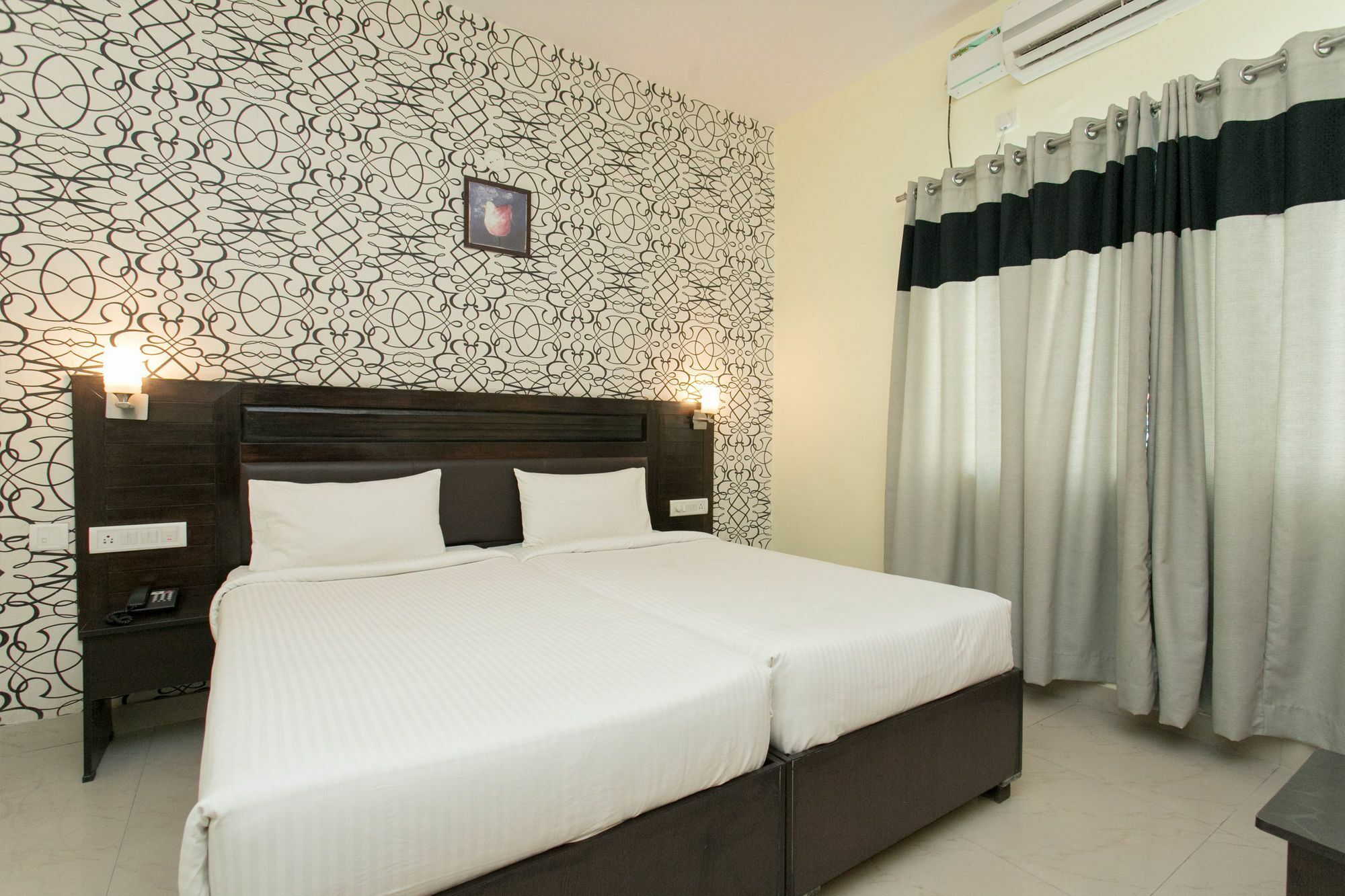Oyo 10378 Hotel Hibiscus Mayflower Bangalore Bagian luar foto