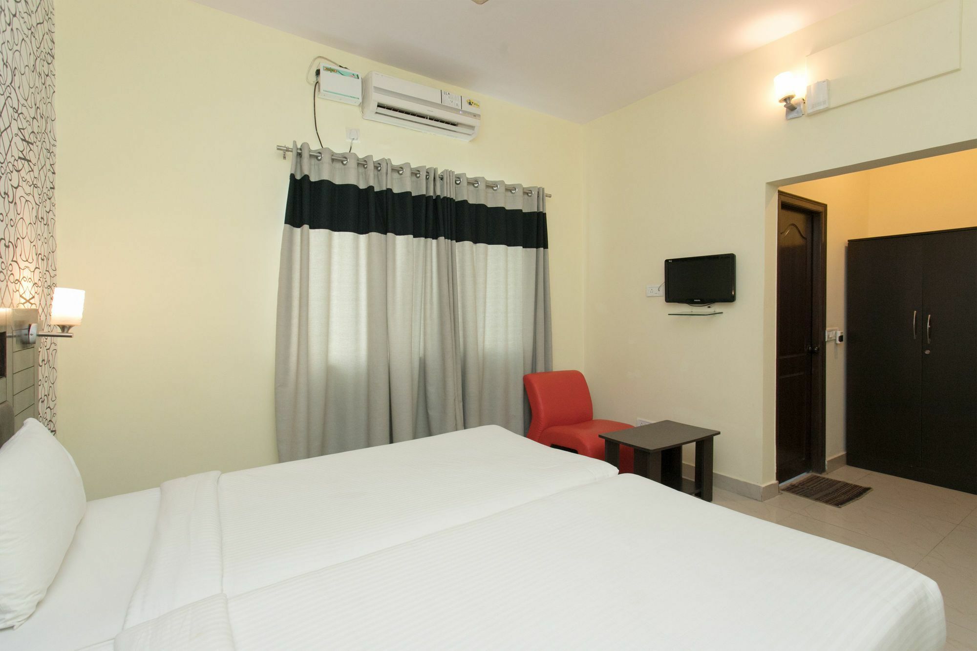 Oyo 10378 Hotel Hibiscus Mayflower Bangalore Bagian luar foto