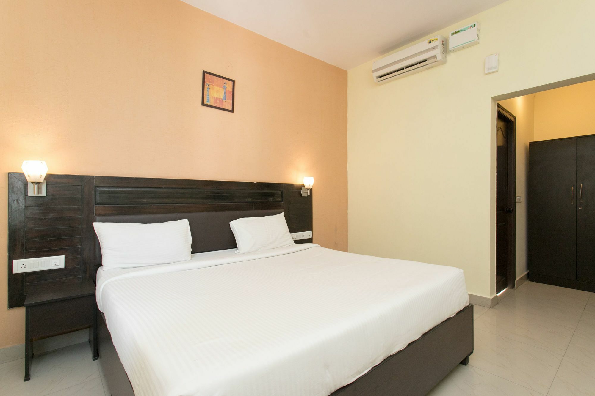 Oyo 10378 Hotel Hibiscus Mayflower Bangalore Bagian luar foto