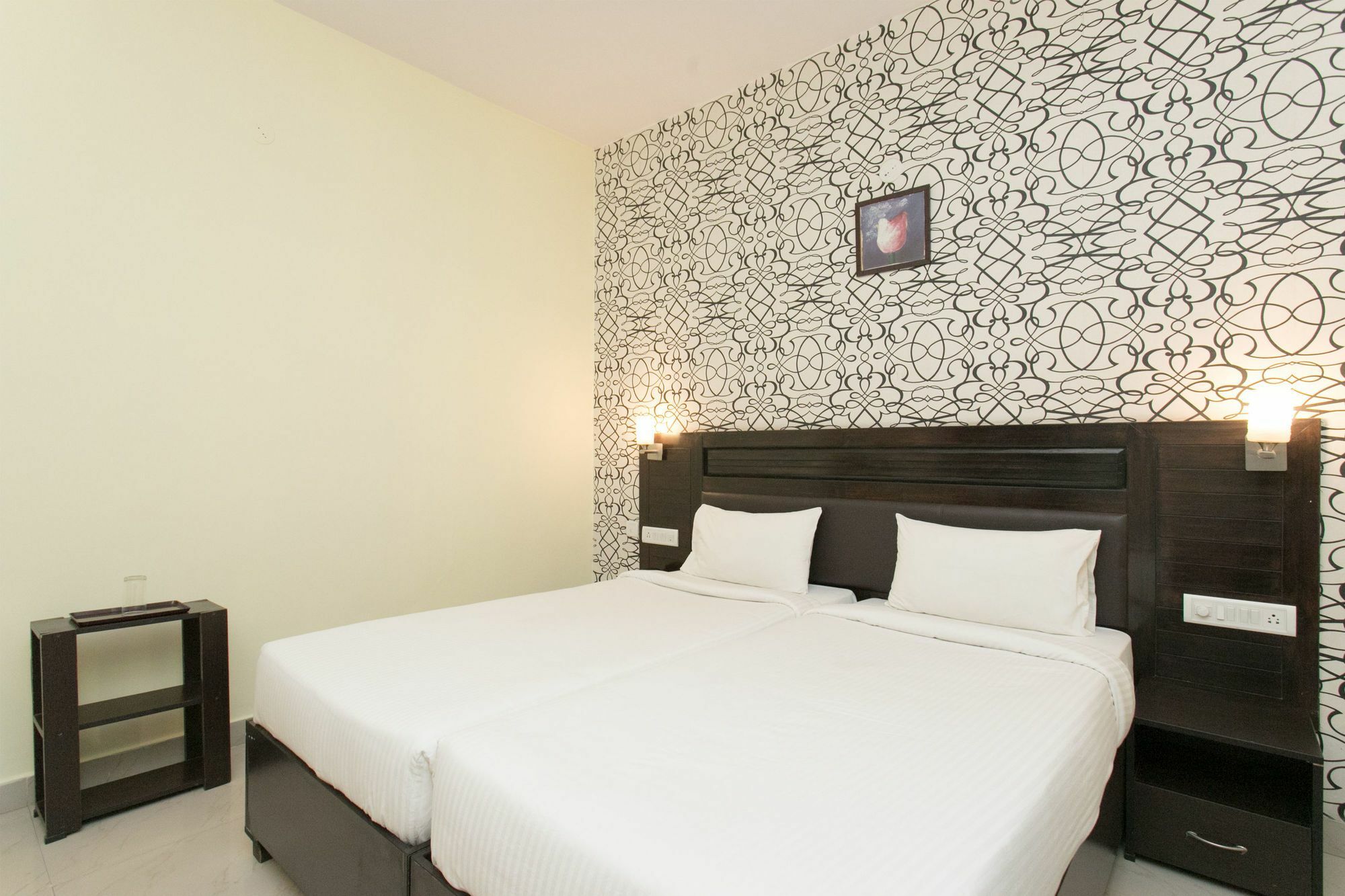 Oyo 10378 Hotel Hibiscus Mayflower Bangalore Bagian luar foto